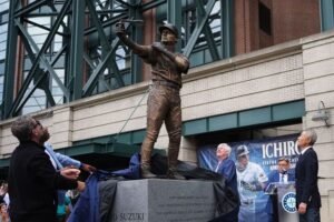 Ichiro Suzuki’s statue unveiling has a mishap as bat snaps during ceremony
                
                    April 13, 2026
                                        NEW
