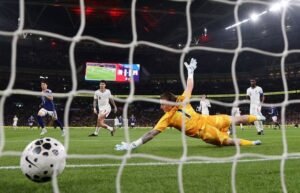 SOCCER/ Japan beat limp England 1-0 in Wembley friendly
                
                    April 1, 2026