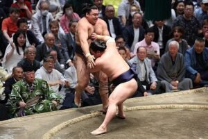 SUMO/ Wakatakakage wins second Emperor’s Cup in final day playoff 
                
                    May 25, 2026
                                        NEW