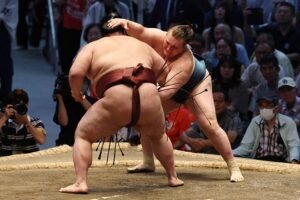 SUMO/ Aonishiki grabs 3rd Emperor’s Cup; regains ozeki rank
            
                July 27, 2026